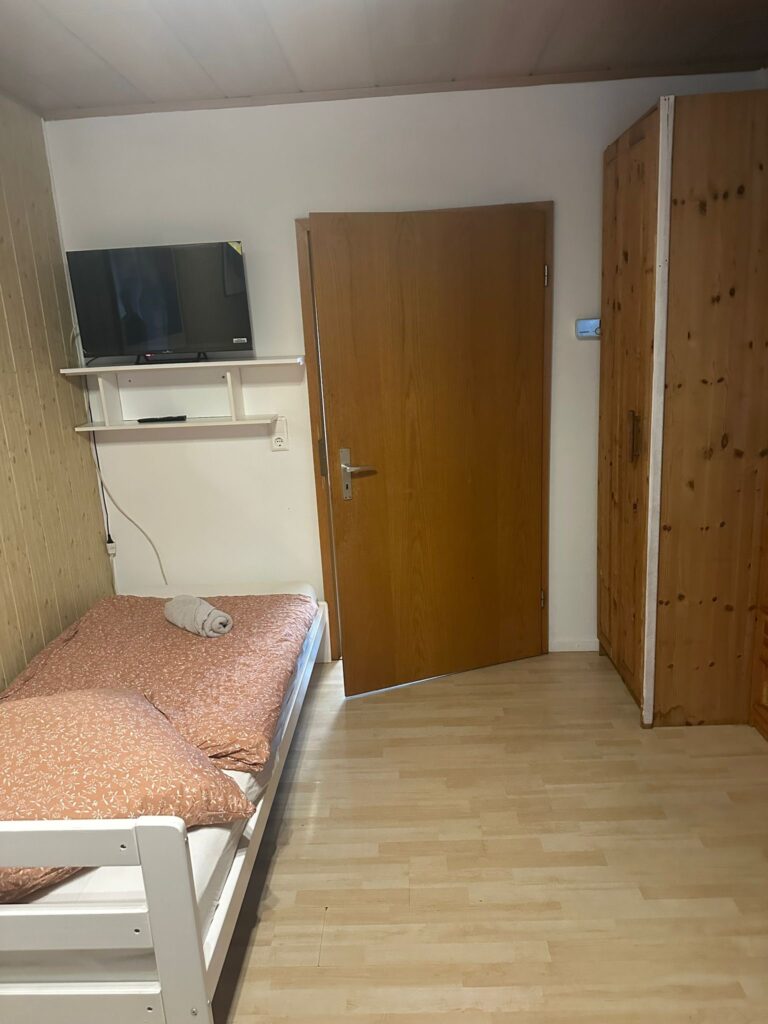 e830ce7b-9c37-40bb-b8c4-d660e697f3a2